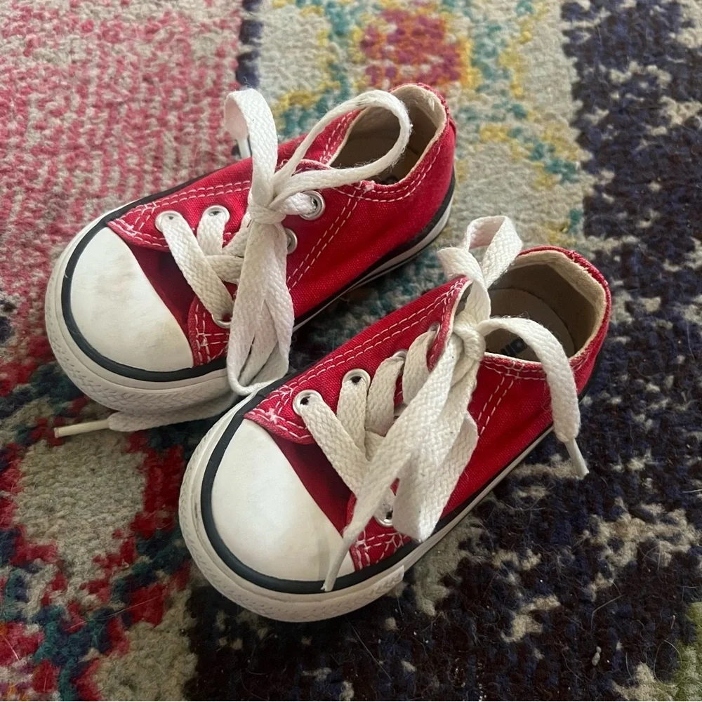 Converse all stars baby/toddler Red Canvas Sneakers size 4